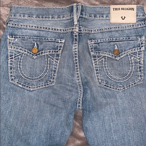 True Religion Women’s Cropped Jean - Picture 3 of 7